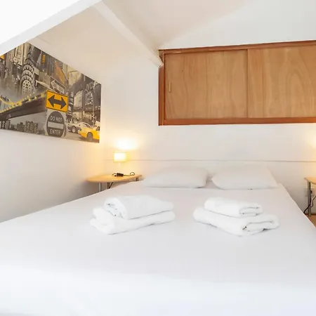 With Mezzanine In The Heart Of Old Wifi Air Conditioning Apartment