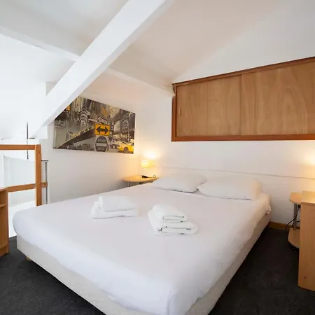 With Mezzanine In The Heart Of Old Wifi Air Conditioning Apartment *